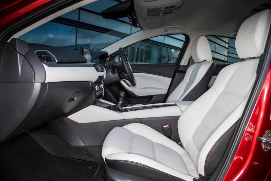 Интерьер Mazda6 Sedan 2015 года  (UK) (фото 14 из 46)